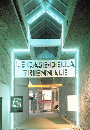 Ingresso alla mostra 'Case della Triennale' alla Triennale di Milano